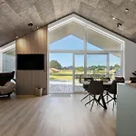 4 Bedroom Stunning In Holiday home