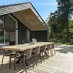 4 Bedroom Stunning In Holiday home