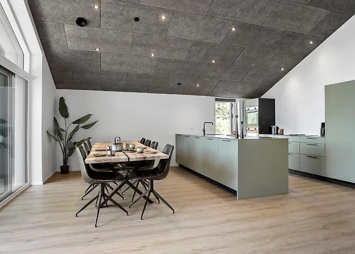 4 Bedroom Stunning In Sæby