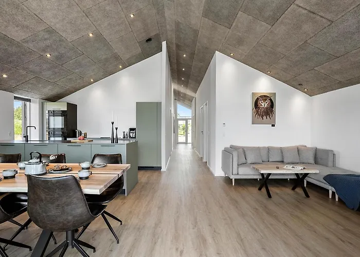 4 Bedroom Stunning In Casa de Férias Sæby