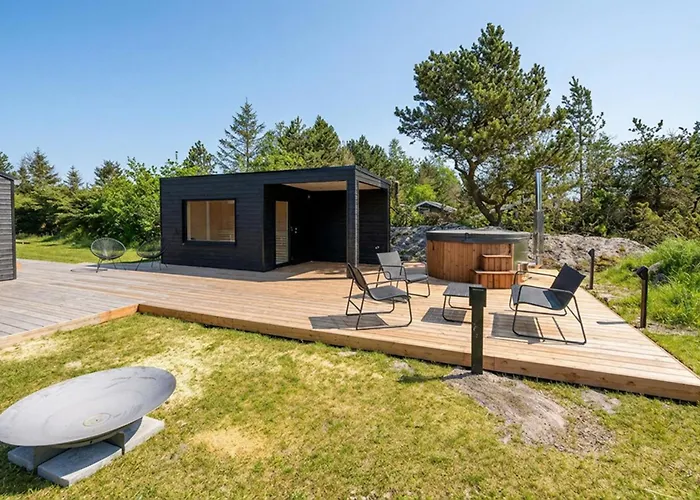 4 Bedroom Stunning In Sæby